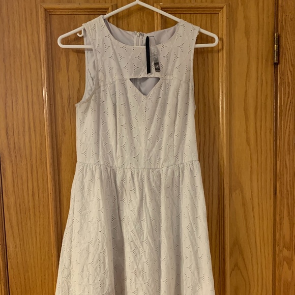 White summer dress - Picture 1 of 1